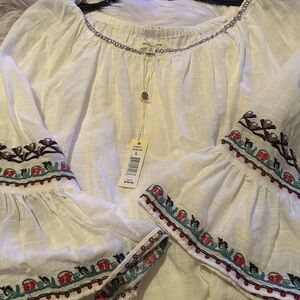 Max Studio White Blouse with Multicolor Embroidery Vaca Vibes